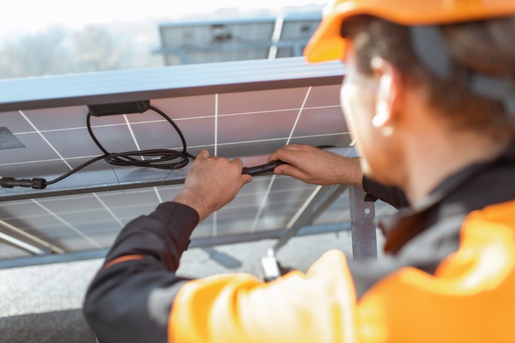 Installing PV Wire at a Solar Site - Sun-Pull Wire